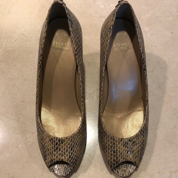 Khaki / gray snakeskin peep toe pump. - Picture 1 of 2